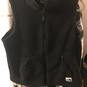 The North Face slightly used black fleece vest size XL WOMENS